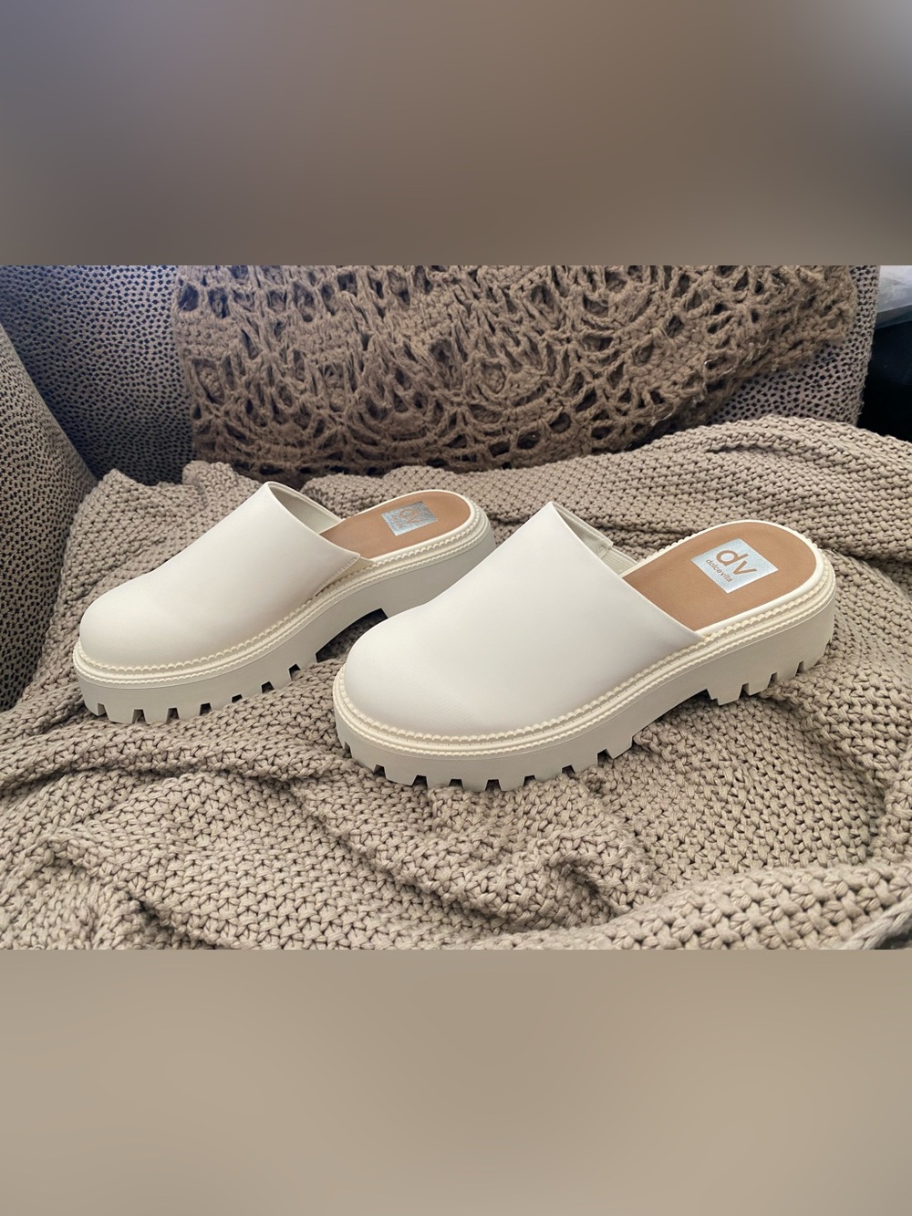 Dolce Vita beige clogs slides 8.5 NEW - Picture 3 of 4
